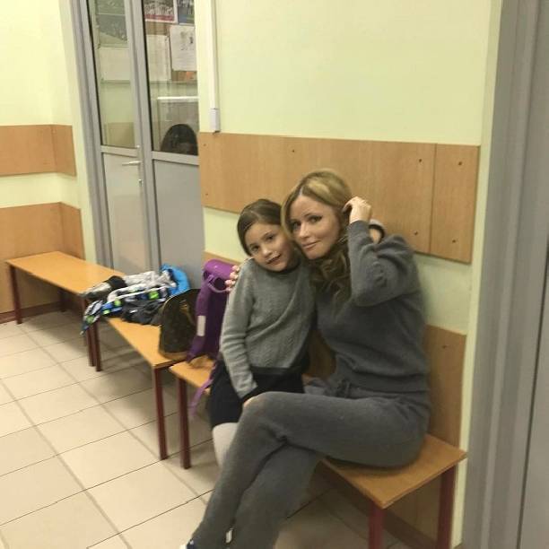 Стесняясь собственной внешности, Дана Борисова несколько дней не выходила из дома