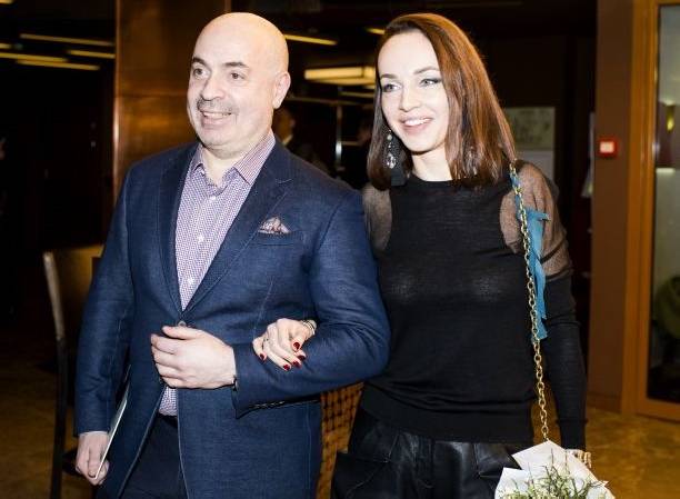 Супруга Михаила Грушевского пришла на премьеру фильма в совершенно прозрачной кофте