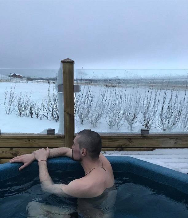 Дима Билан восстанавливает здоровье в исландских источниках