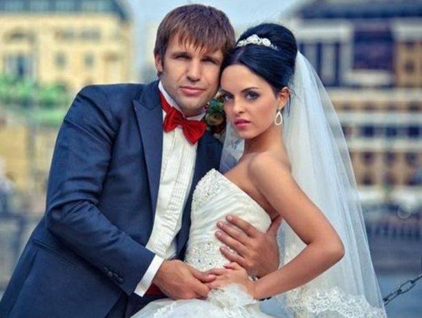 Сеть "взорвали" пошлые фото звезды "Дом-2" и "Хочу в ВИА Гру" Юлии Ефременковой