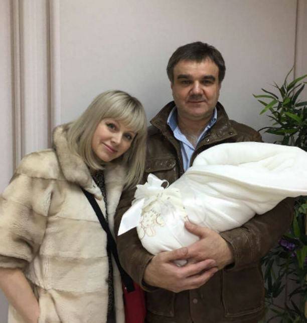 Опубликована фотография певицы Натали из роддома