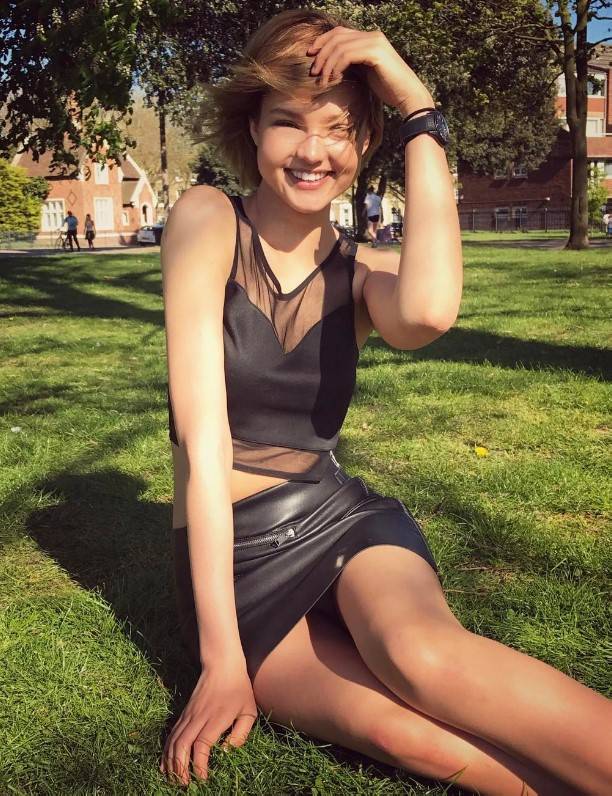 Леся Кафельникова показала, что у нее под юбкой