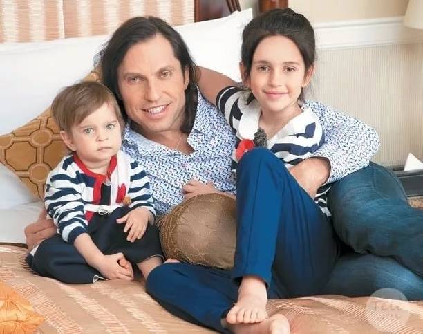 Александр Ревва трогательно поздравил жену с оловянной свадьбой