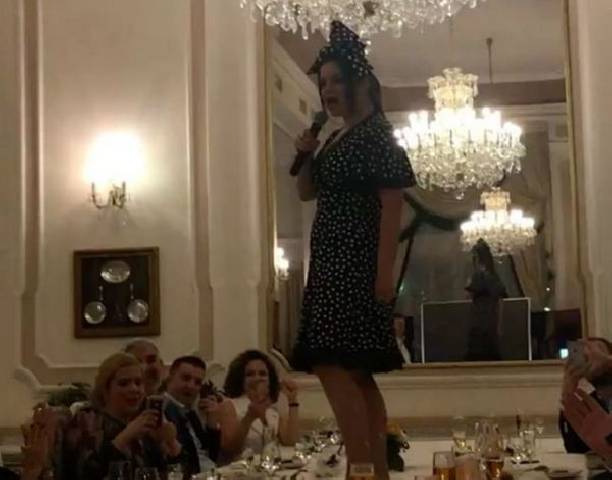 Наташа Королева оторвалась на вечеринке