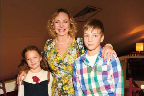 Алла Довлатова переживает за детей