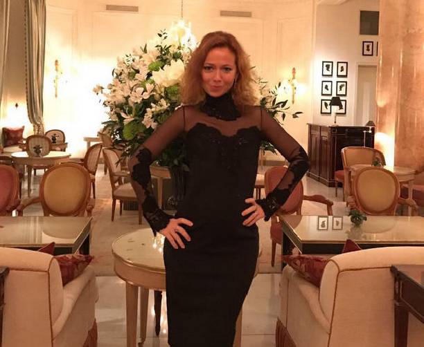 Елена Захарова продемонстрировала шикарную фигуру