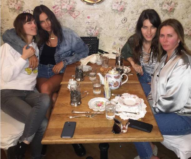 Ирина Шейк оторвалась со своими русскими подругами в Нью-Йорке