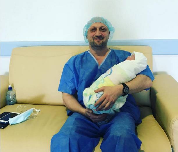Гошу Куценко опубликовал фотографию новорожденной дочери