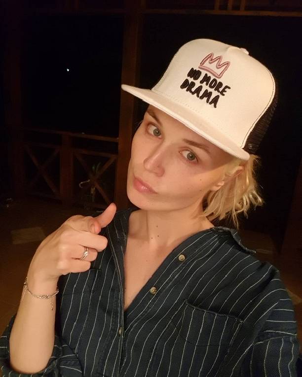 Полина Гагарина удивила поклонников снимком без макияжа