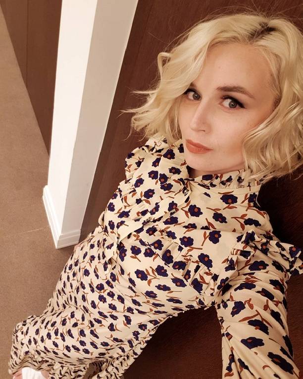 Полина Гагарина удивила поклонников снимком без макияжа
