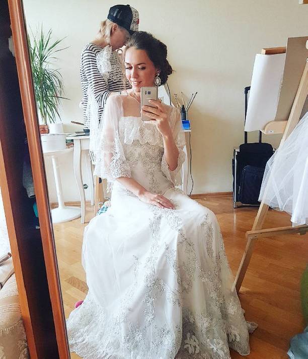 Мария Адоевцева показала фото в свадебном платье
