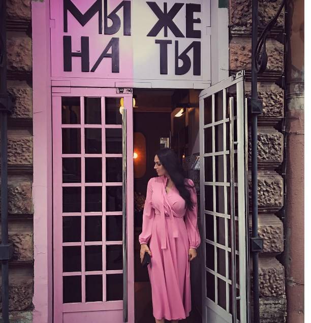 Алена Водонаева прояснила ситуацию со свадьбой и "поставила на место" хамку в Инстаграм