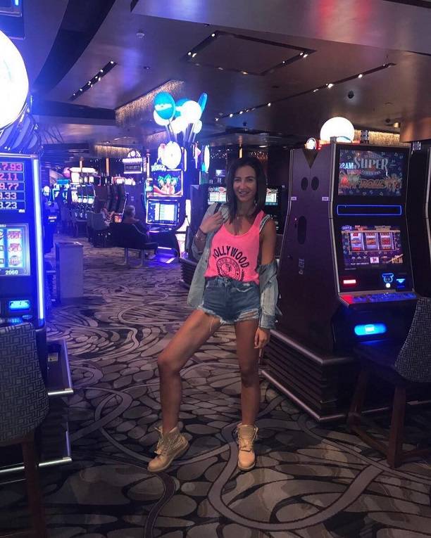 Ольга Бузова отправилась в Лас Вегас на тусовку лесбиянок