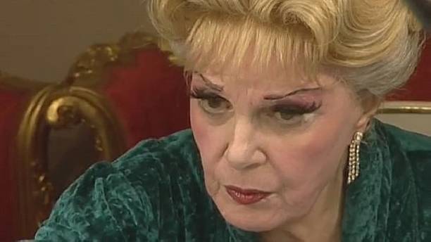 Элина Быстрицкая попала в больницу с ожогом