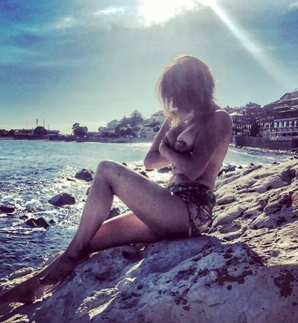 Наталья Штурм засунула себе в интимную часть тела перец