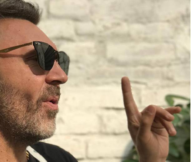 Сергей Шнуров предложил Владимира Познеру сразиться в "дуэле"