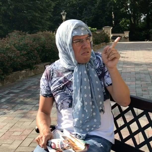 Максим Галкин начал тролить Андрея Малахова и телеканал Россия