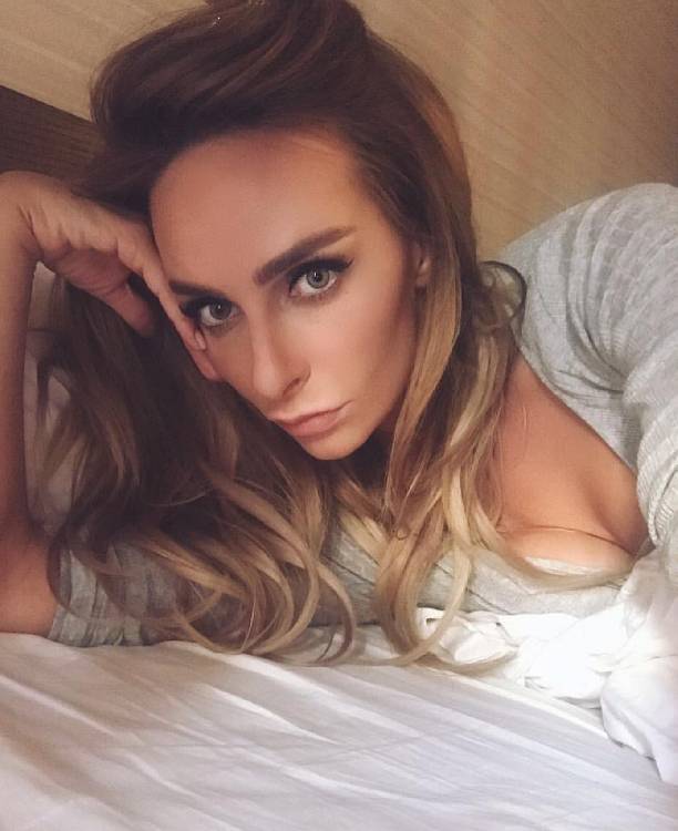 Екатерина Варнава увеличивает число подписчиков постельными фото