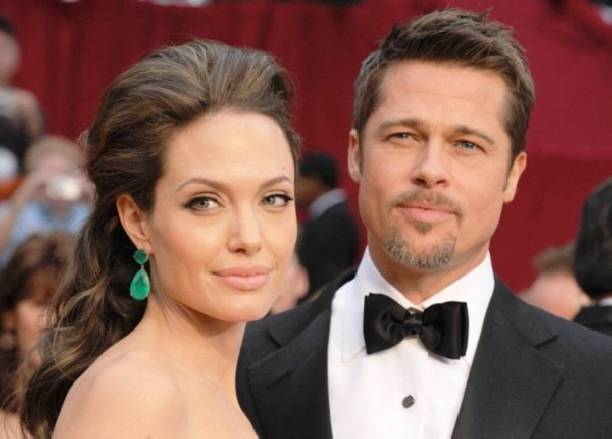 Случайно столкнувшись на вечеринке, Анджелина Джоли и Брэд Питт расплакались друг у друга в объятиях