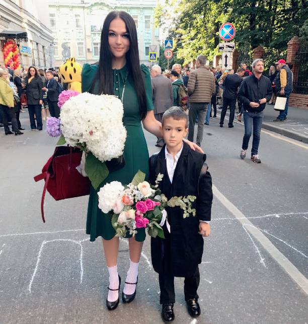 Алена Водонаева считает школьные годы самыми ужасными