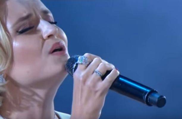Полина Гагарина фантастически похудела и представила новый трек "Камень на сердце"