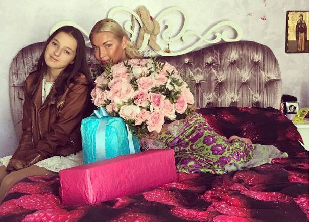 Анастасия Волочкова воссоединилась с экс-супругом на дне рождения дочери