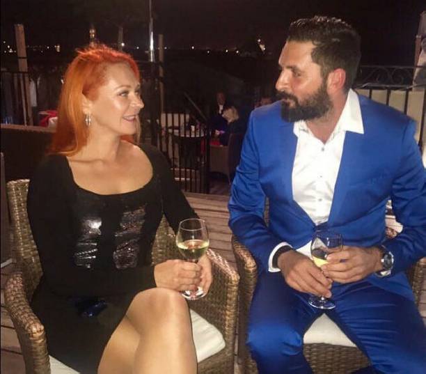 Марина Анисина замечена в компании брутального незнакомца