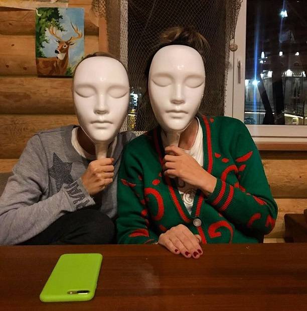 Курбан Омаров и Ксения Бородина сняли обручальные кольца