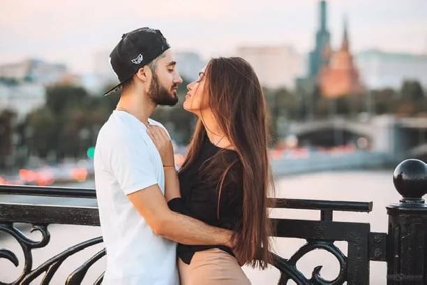 Рэпер Мот поделился с поклонниками милым фото беременной жены