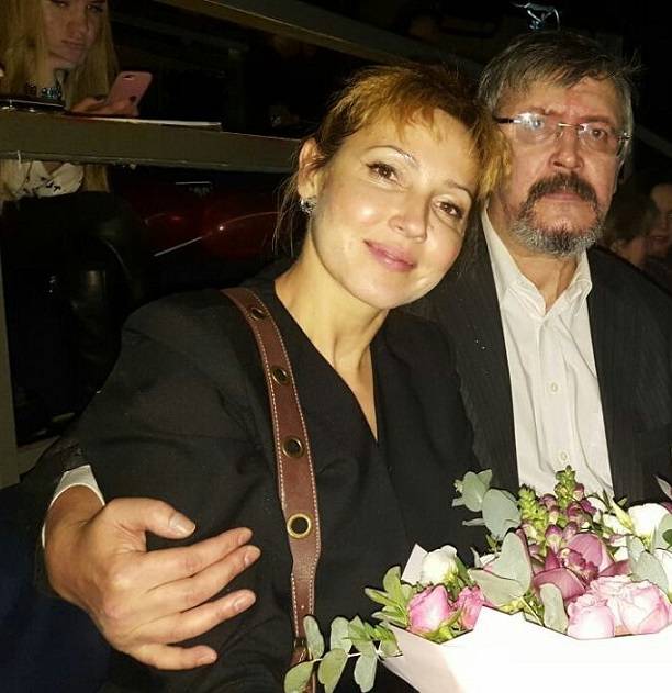 Ольга Бузова устроила на концерте шоу с переодеваниями, сменив 7 нарядов Ольга Бузова устроила на концерте шоу с переодеваниями, сменив 7 нарядов