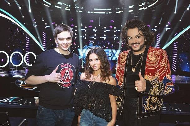 Нюша стала прятать животик от посторонних глаз