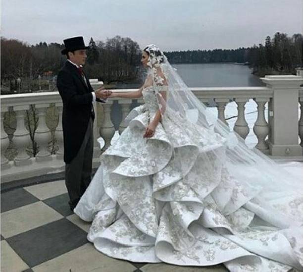 Появились первые снимки со свадьбы Евгения Кузина и Саши Артемовой
