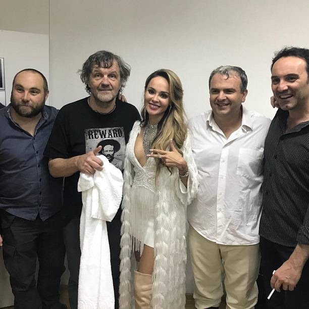 Анна Калашникова оказалась в компании невероятных мужчин