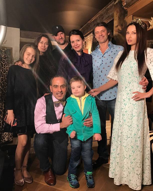 Эвелина Бледанс познакомила сына с новым другом
