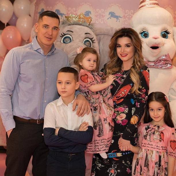 Ксения Бородина ужаснула макияжем на детском празднике