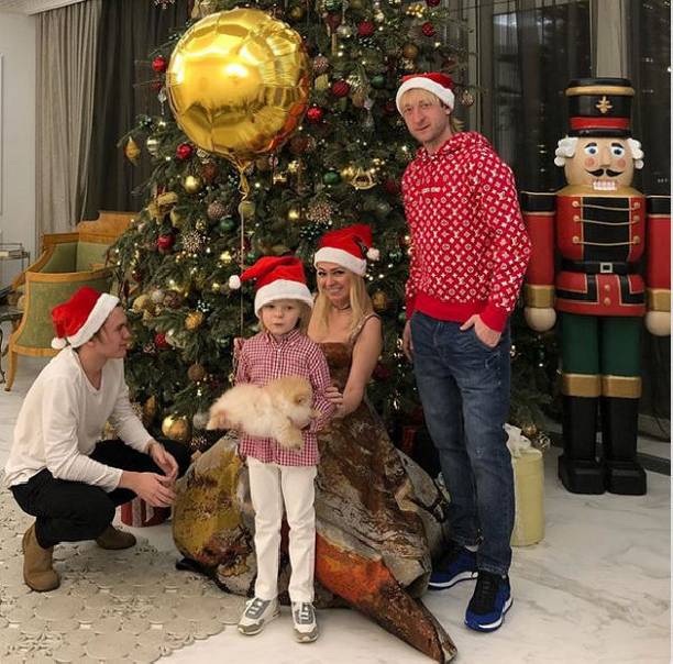 Евгений Плющенко показал раритетный снимок, сравнив сына с собой в детстве