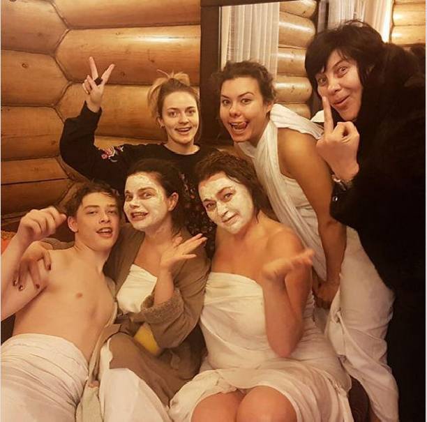 Наташа Королева разместила смелые снимки из бани
