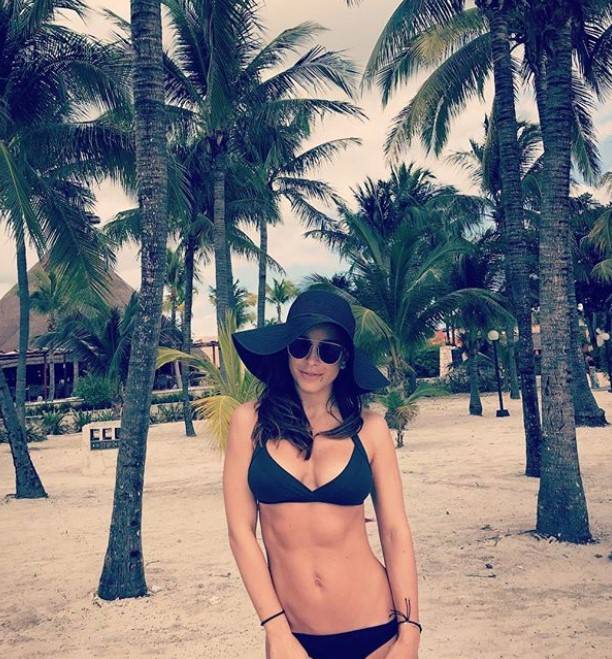 Ани Лорак восхитила умопомрачительным телом на пляже Мексики