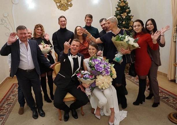 Расписавшись в ЗАГСе, Дмитрий Тарасов и Анастасия Костенко стали готовиться к венчанию