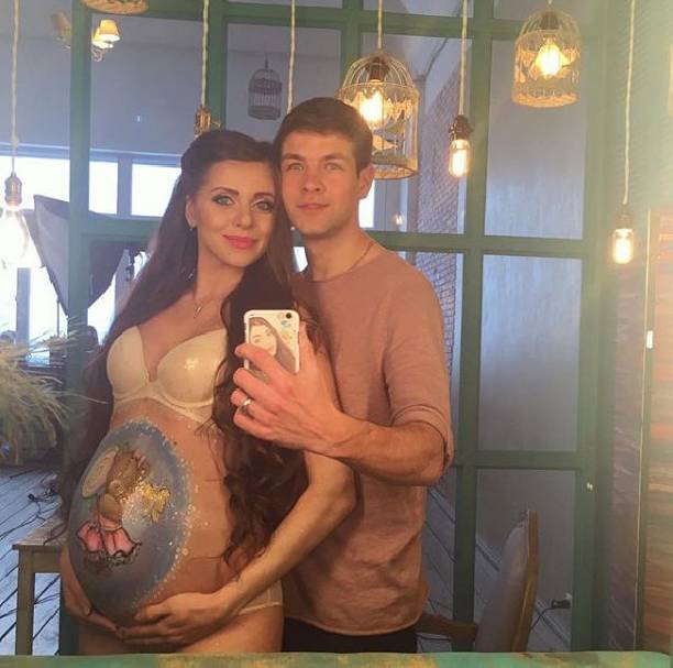 Ольга Рапунцель доказала свою беременность, опубликовав фото в нижнем белье