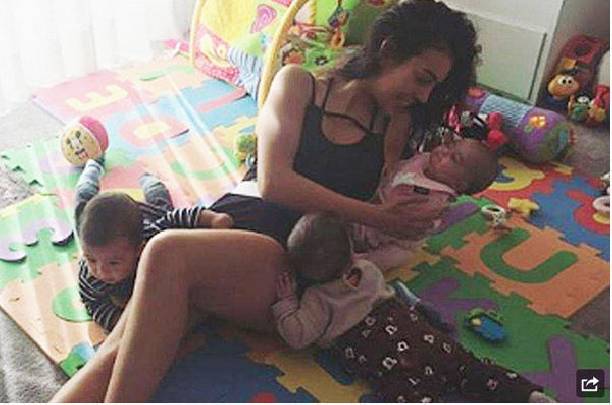 Джорджина Родригес с успехом справляется с тремя маленькими детьми Криштиану Роналду