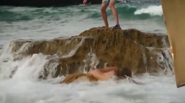Полуобнаженная Кейт Аптон слетела со скалы во время съемок