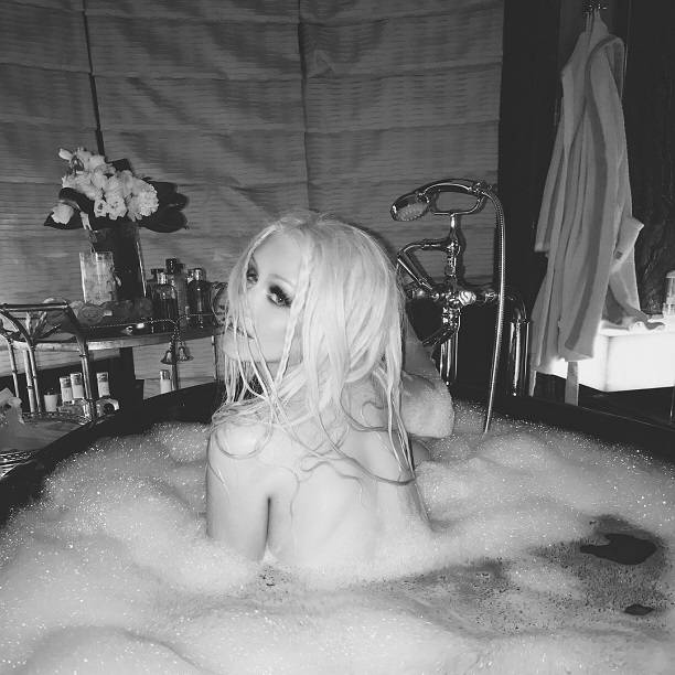 Кристина Агилера порадовала поклонников горячими фотографиями из ванной