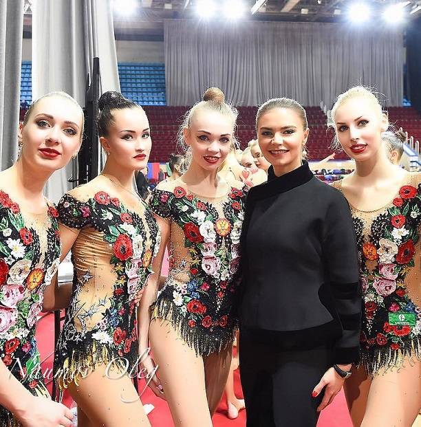 В сети заговорили о беременности Алины Кабаевой