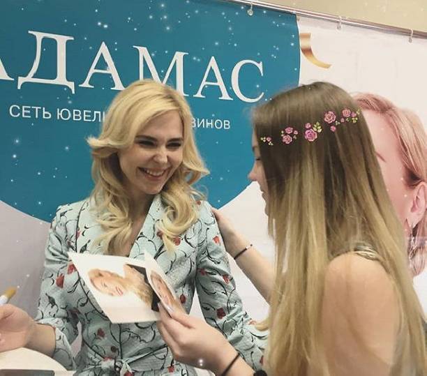 Пелагея получает роскошные подарки от мужа вопреки слухам об измене