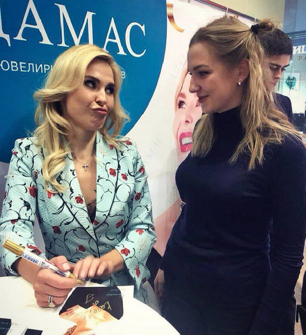 Пелагея получает роскошные подарки от мужа вопреки слухам об измене