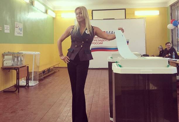 Поклонники Анастасии Волочковой разочарованы её поведением на избирательном участке