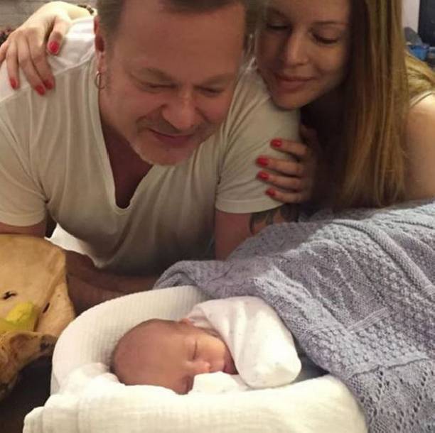 Владимир Пресняков заинтриговал снимком с новорожденным малышом