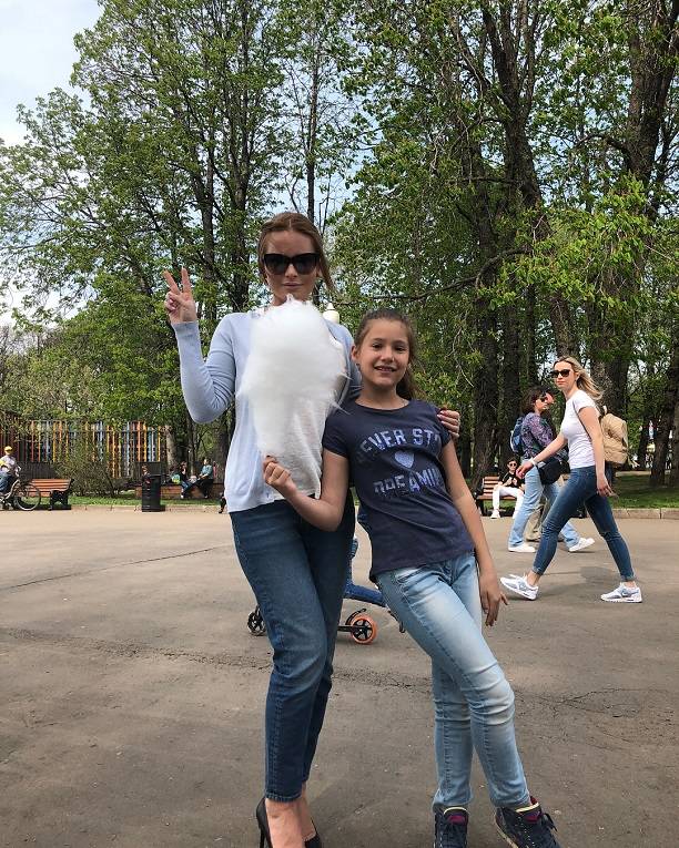 Полина Аксенова умело использует Дану Борисову