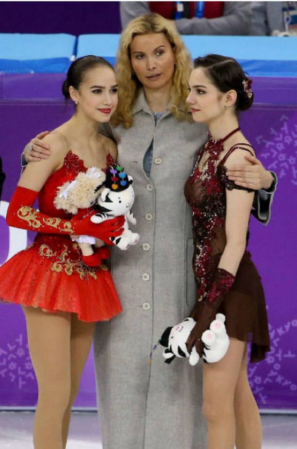 Евгения Медведева приревновала к Алине Загитовой, поэтому сменила тренера